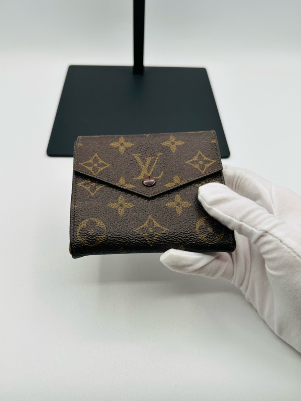 Louis Vuitton Vintage Tri Fold Wallet - Picture 5 of 13